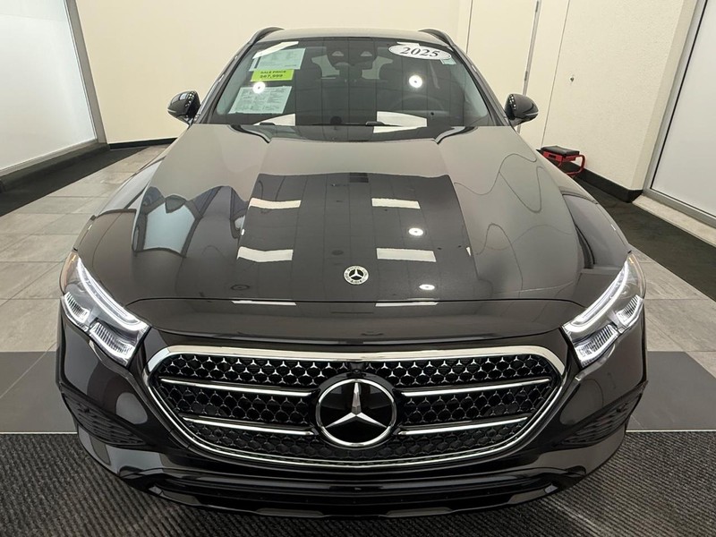 Mercedes-Benz E-Class Vehicle Image 7