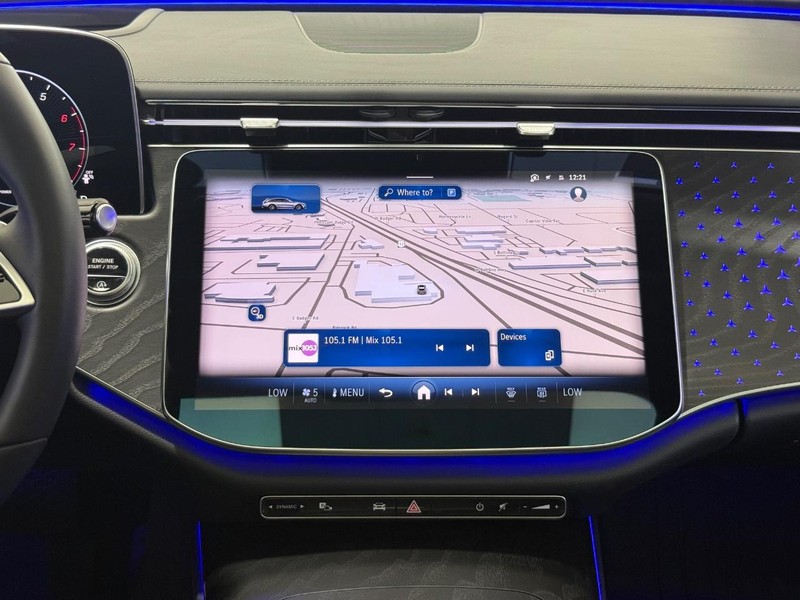 Mercedes-Benz E-Class Vehicle Image 10