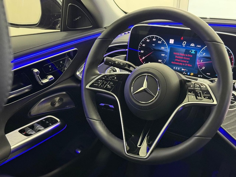 Mercedes-Benz E-Class Vehicle Image 11