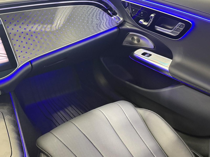 Mercedes-Benz E-Class Vehicle Image 12