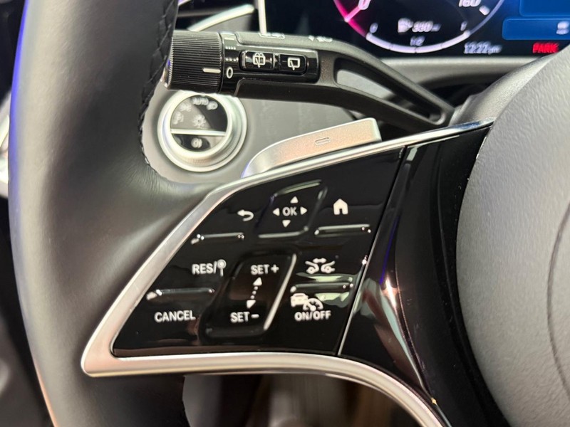Mercedes-Benz E-Class Vehicle Image 14
