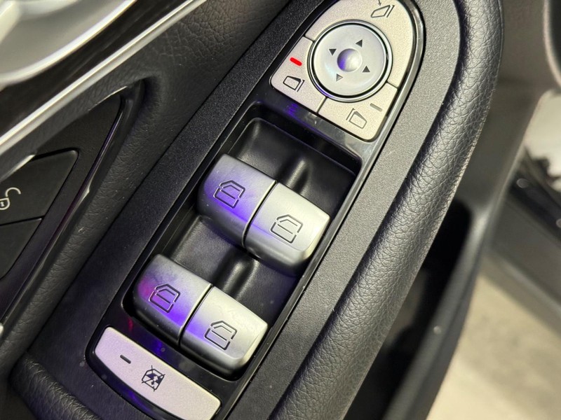 Mercedes-Benz GLC Vehicle Image 18