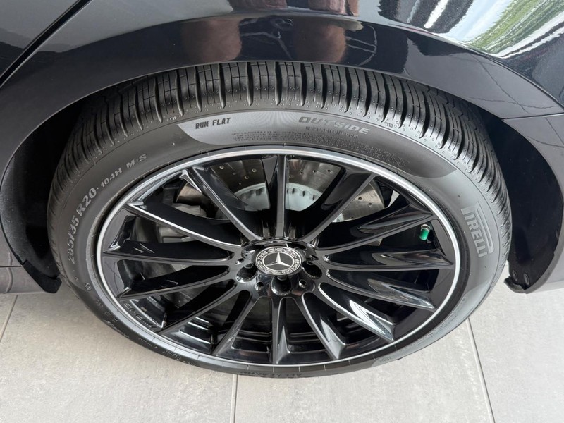 Mercedes-Benz S-Class Vehicle Image 4