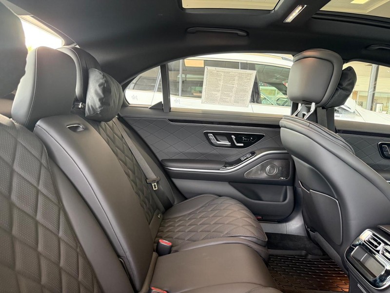 Mercedes-Benz S-Class Vehicle Image 7