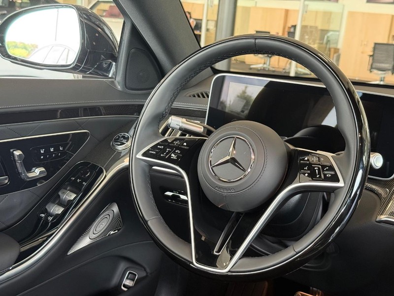 Mercedes-Benz S-Class Vehicle Image 10