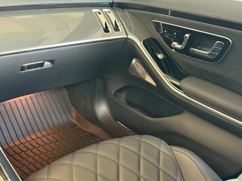 Mercedes-Benz S-Class Vehicle Image 11