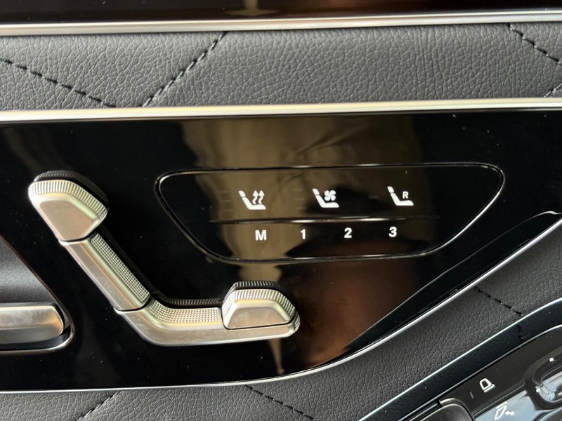 Mercedes-Benz S-Class Vehicle Image 12