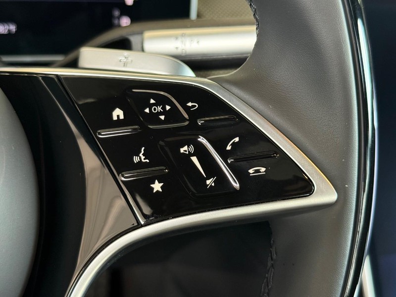 Mercedes-Benz S-Class Vehicle Image 14