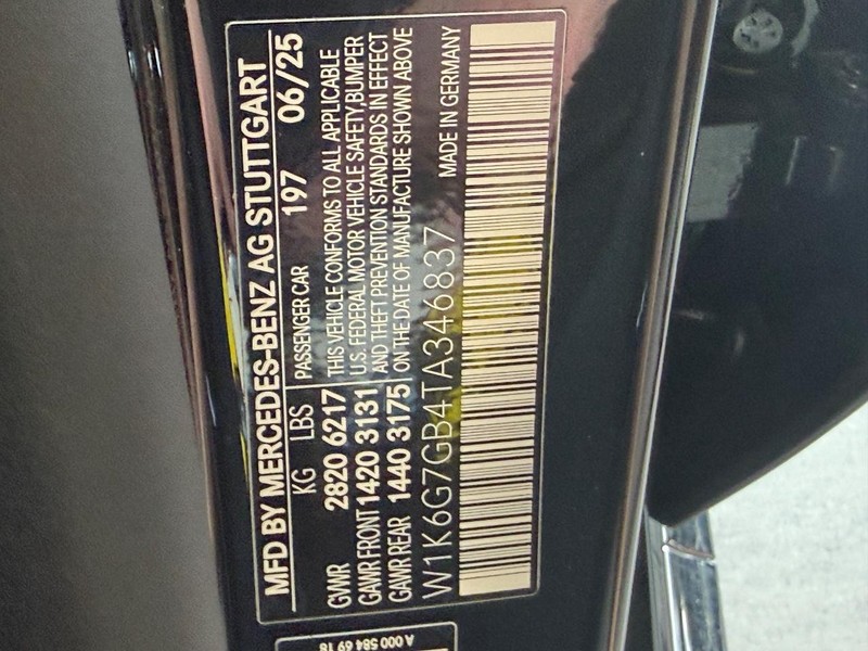 Mercedes-Benz S-Class Vehicle Image 19