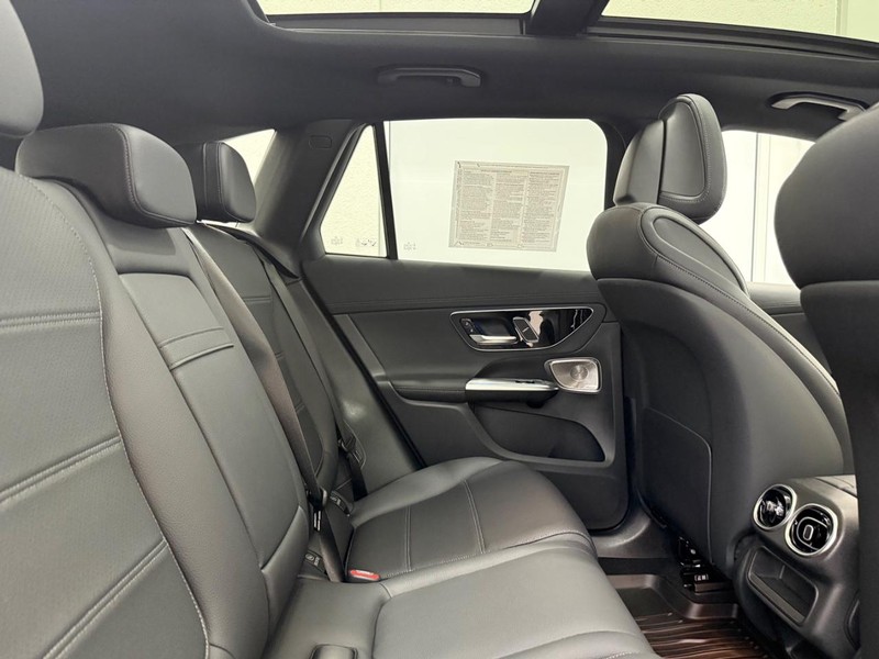 Mercedes-Benz GLC Vehicle Image 8