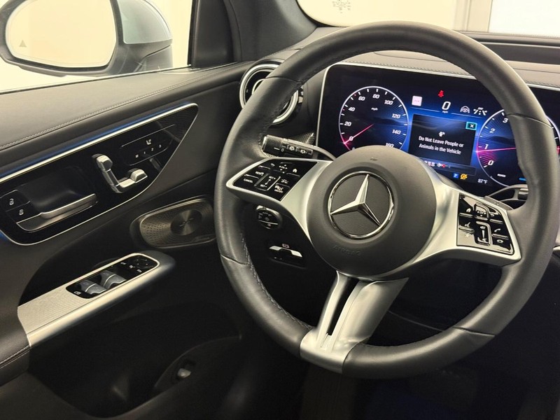 Mercedes-Benz GLC Vehicle Image 11