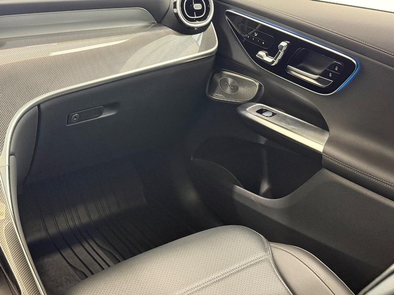 Mercedes-Benz GLC Vehicle Image 12