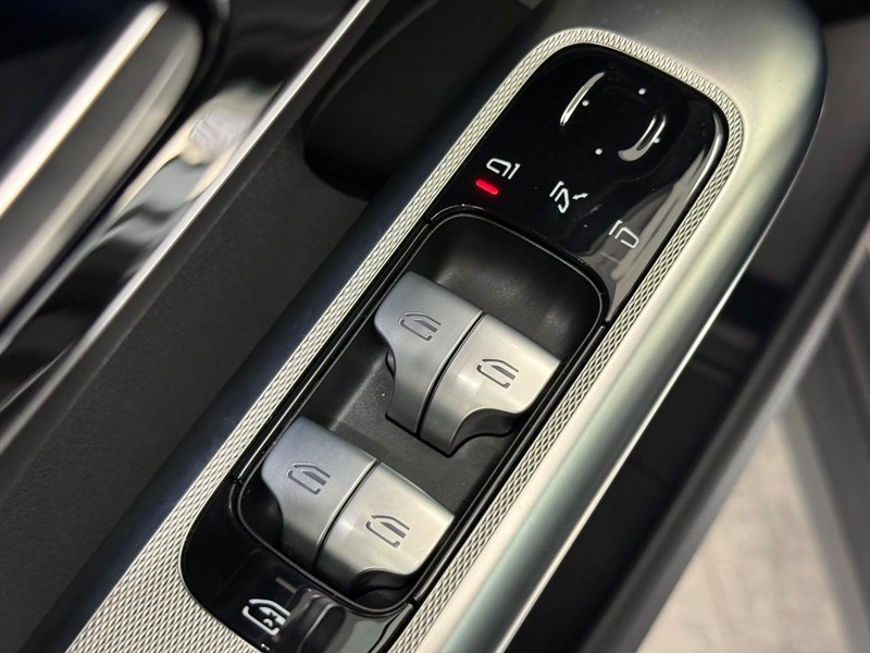 Mercedes-Benz GLC Vehicle Image 18