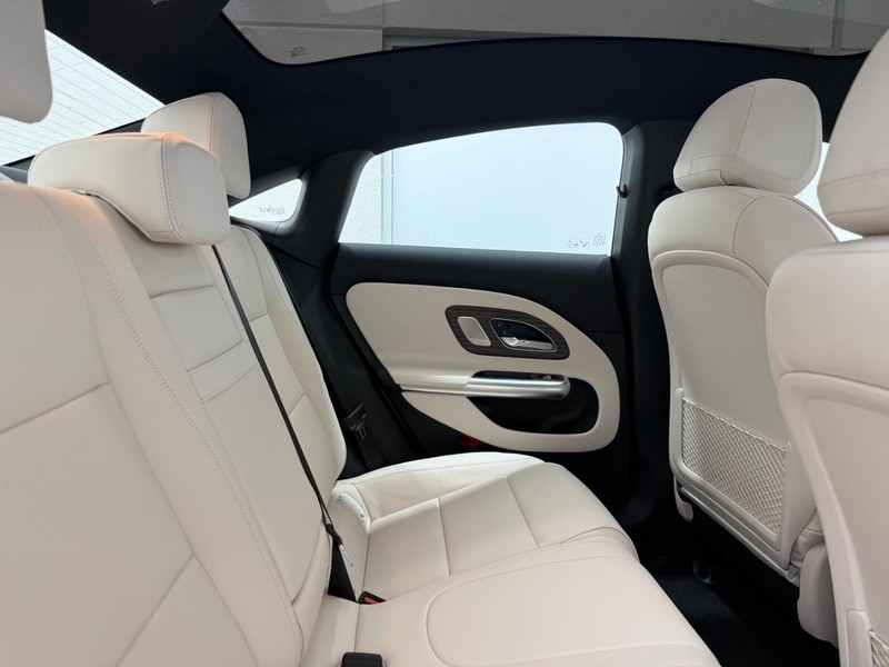 Mercedes-Benz CLA Vehicle Image 5