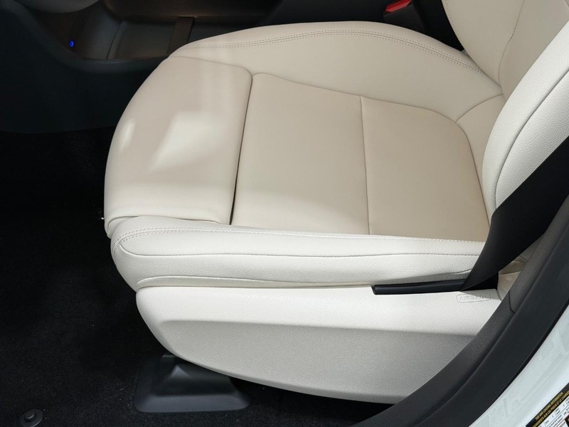 Mercedes-Benz CLA Vehicle Image 17