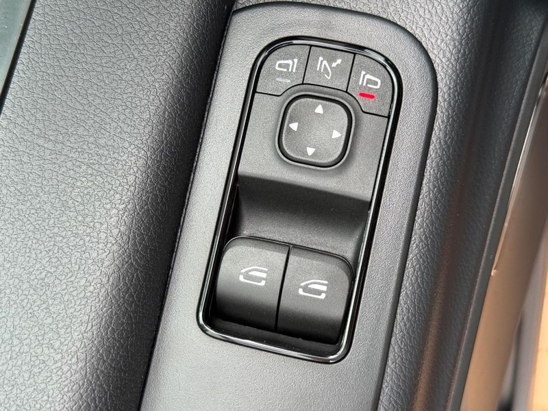 Mercedes-Benz Sprinter Passenger Van Vehicle Image 15