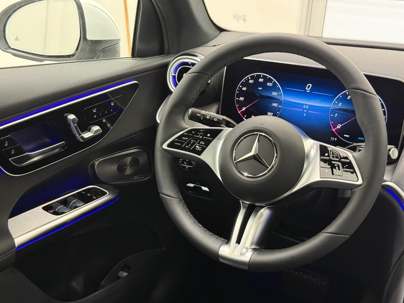 Mercedes-Benz GLC Vehicle Image 8