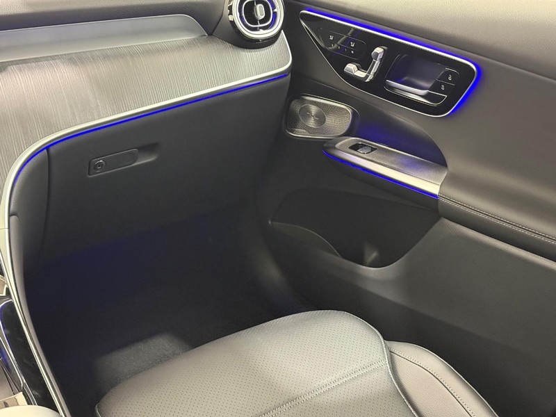 Mercedes-Benz GLC Vehicle Image 9