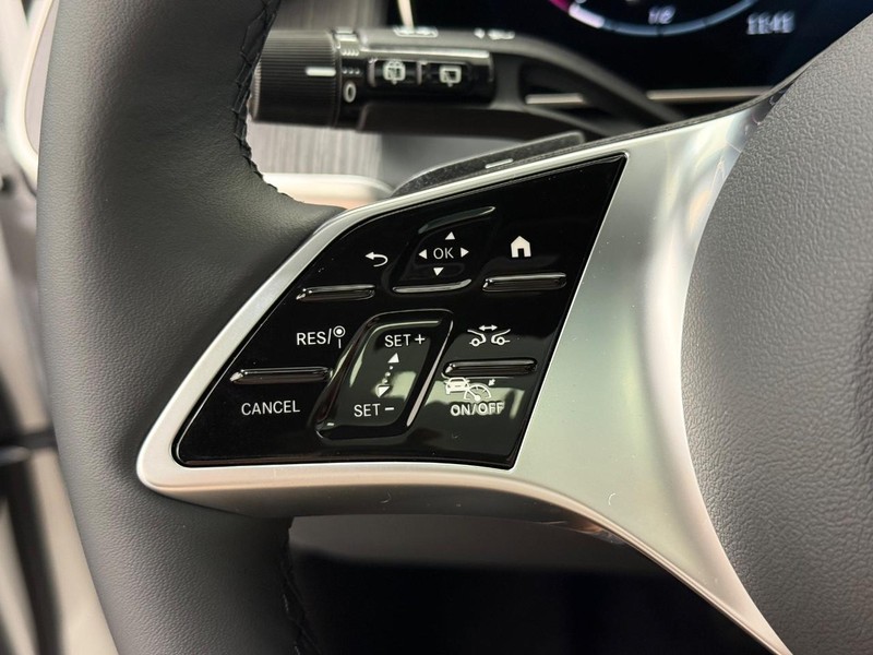 Mercedes-Benz GLC Vehicle Image 11