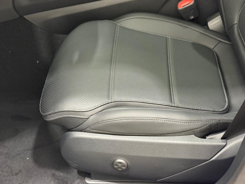 Mercedes-Benz GLC Vehicle Image 16