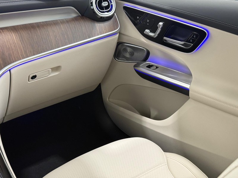 Mercedes-Benz GLC Vehicle Image 9