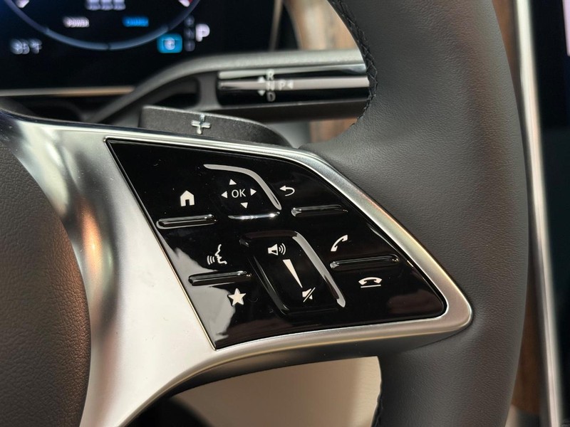 Mercedes-Benz GLC Vehicle Image 11