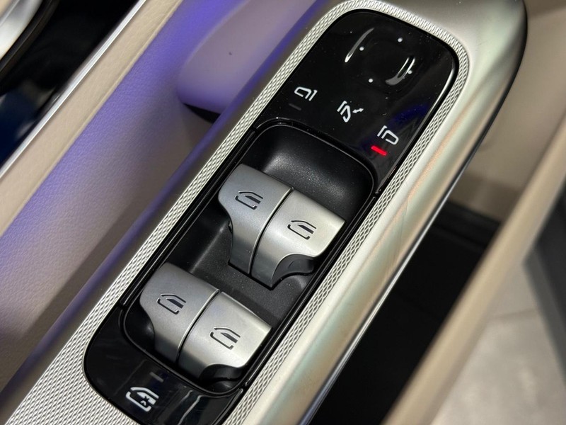 Mercedes-Benz GLC Vehicle Image 15