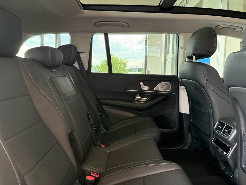 Mercedes-Benz GLS Vehicle Image 4