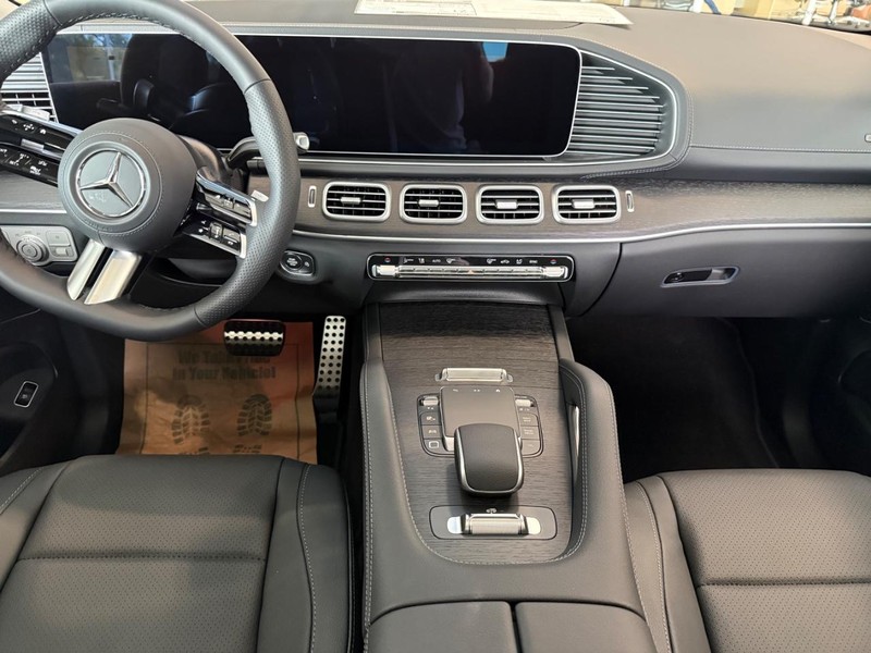 Mercedes-Benz GLS Vehicle Image 5