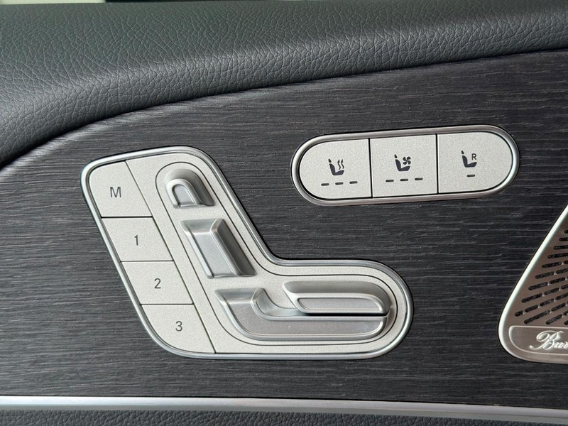 Mercedes-Benz GLS Vehicle Image 9