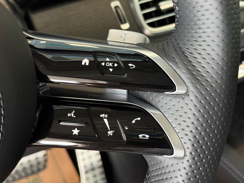 Mercedes-Benz GLS Vehicle Image 11