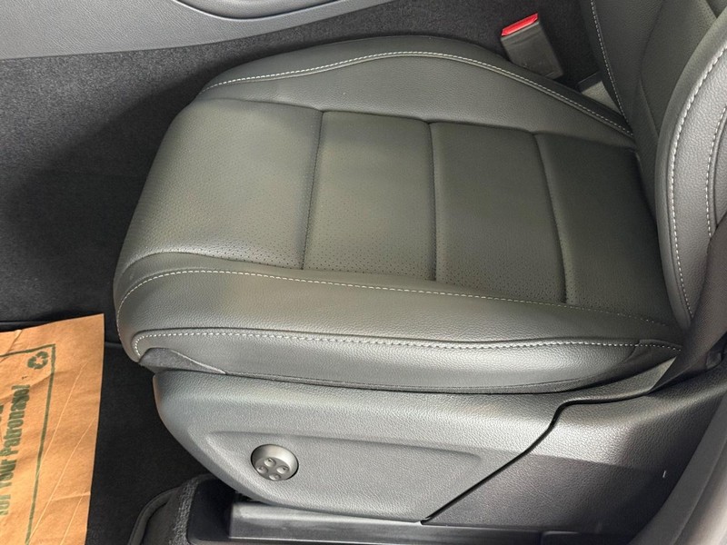 Mercedes-Benz GLS Vehicle Image 15