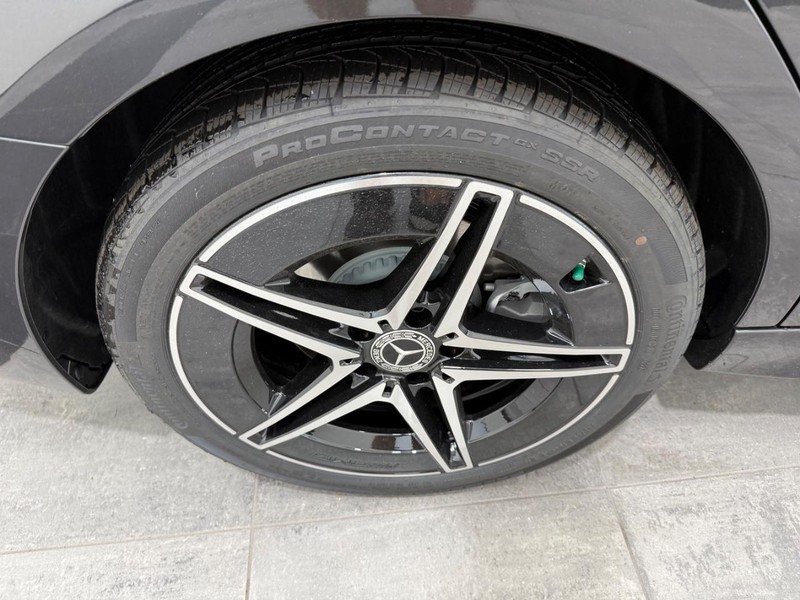 Mercedes-Benz C-Class Vehicle Image 3