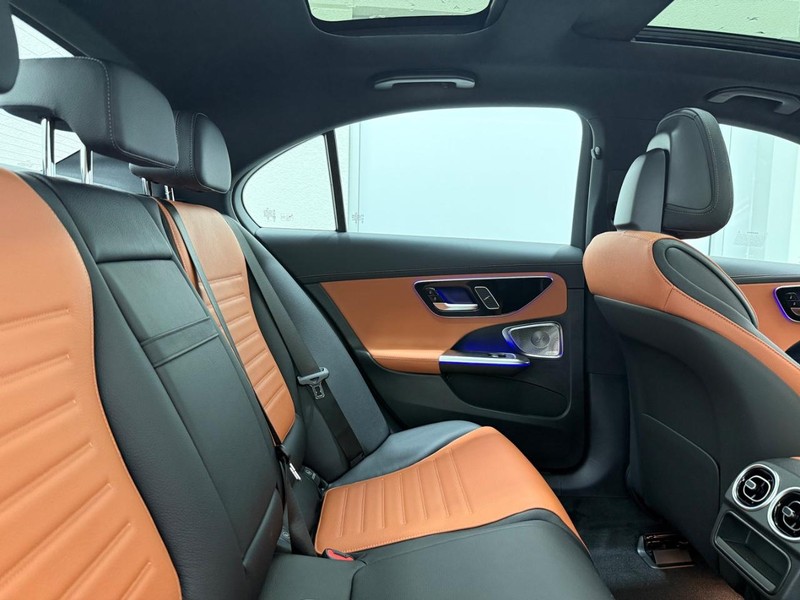 Mercedes-Benz C-Class Vehicle Image 5
