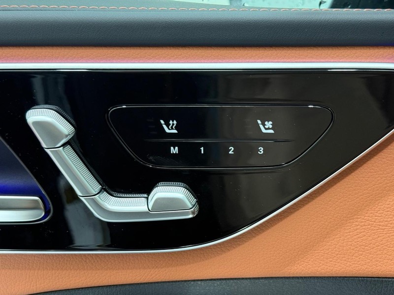 Mercedes-Benz C-Class Vehicle Image 10