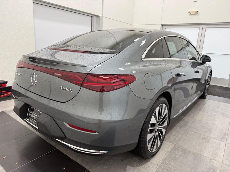 Mercedes-Benz EQE Vehicle Full-screen Gallery Image 02