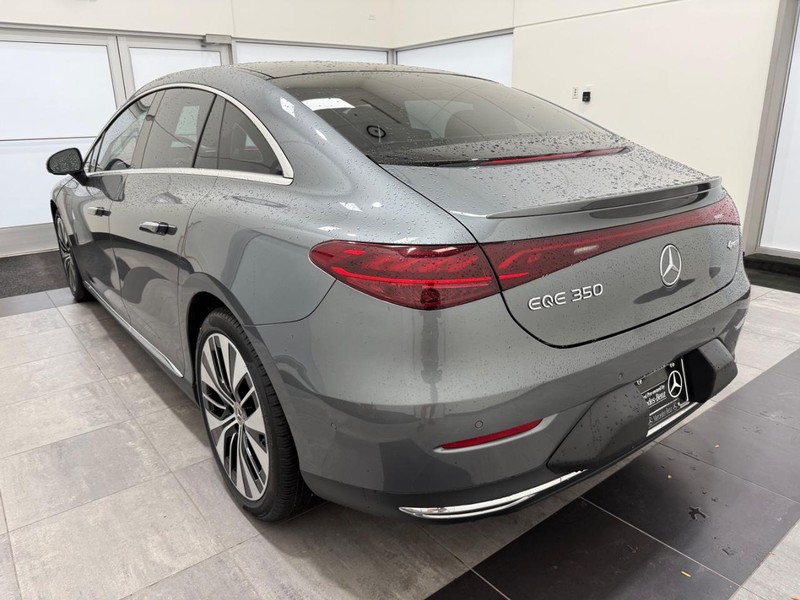 Mercedes-Benz EQE Vehicle Full-screen Gallery Image 04