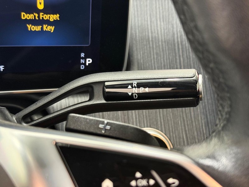 Mercedes-Benz EQE Vehicle Full-screen Gallery Image 16