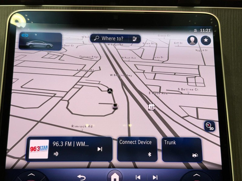 Mercedes-Benz EQE Vehicle Full-screen Gallery Image 18