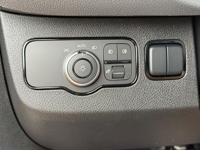 Mercedes-Benz Sprinter Van Vehicle Image 25