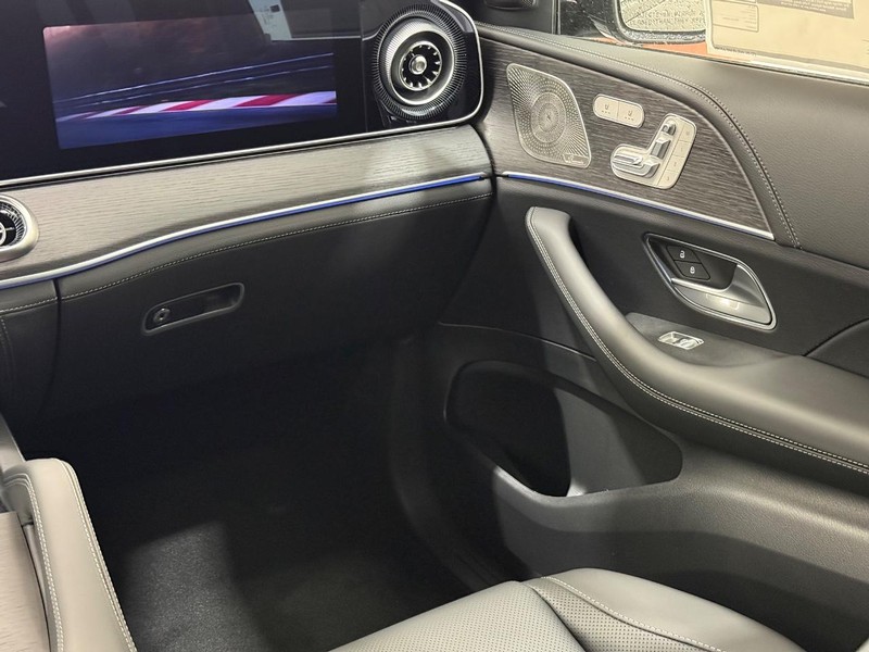 Mercedes-Benz GLE Vehicle Image 9