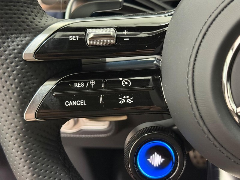Mercedes-Benz GLE Vehicle Image 11