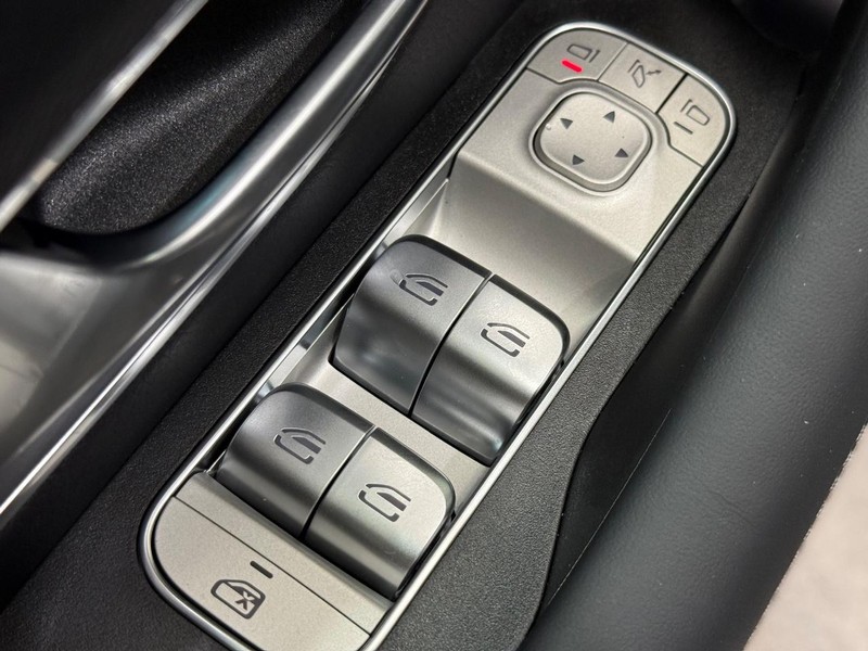 Mercedes-Benz GLE Vehicle Image 16