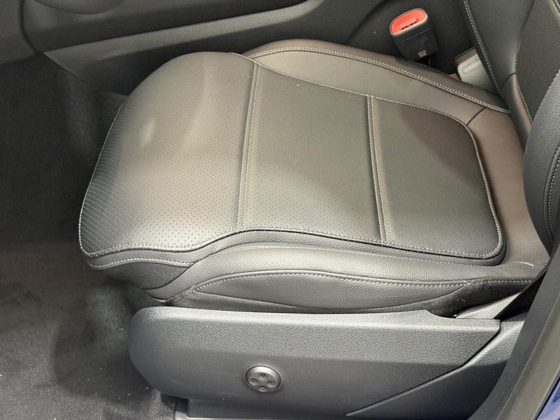 Mercedes-Benz GLC Vehicle Image 33