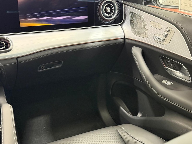 Mercedes-Benz GLE Vehicle Image 9