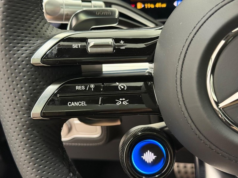 Mercedes-Benz GLE Vehicle Image 11