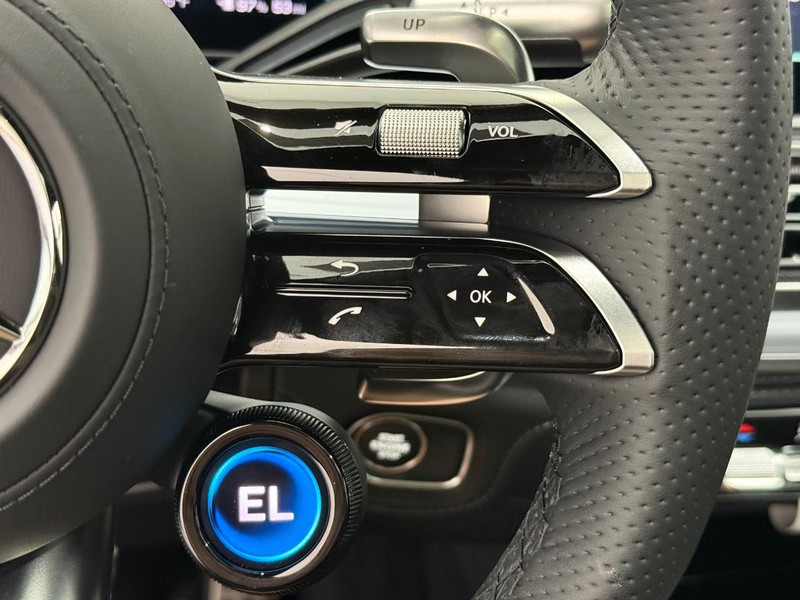 Mercedes-Benz GLE Vehicle Image 12