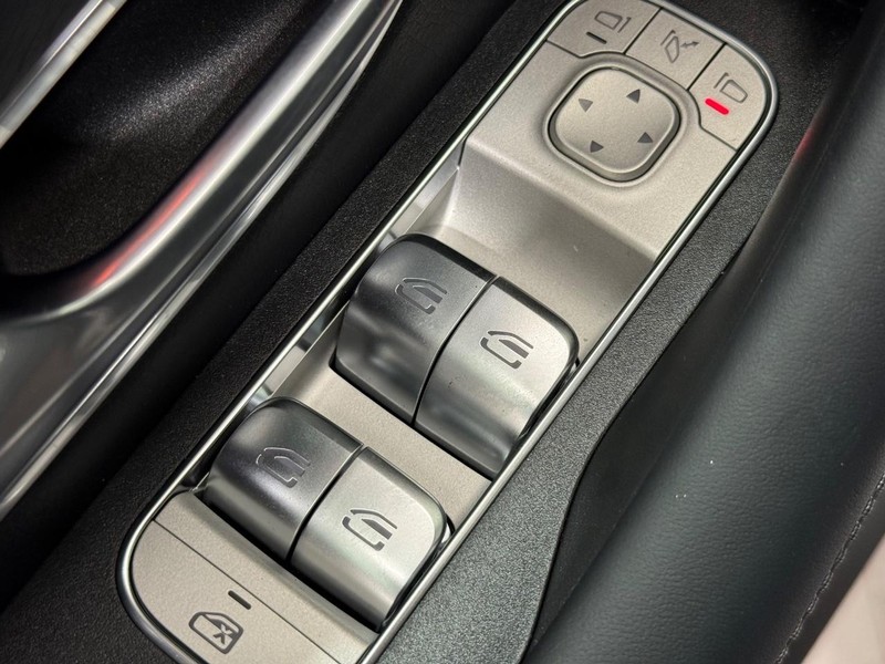Mercedes-Benz GLE Vehicle Image 16