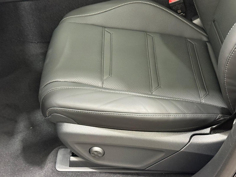 Mercedes-Benz GLE Vehicle Image 17