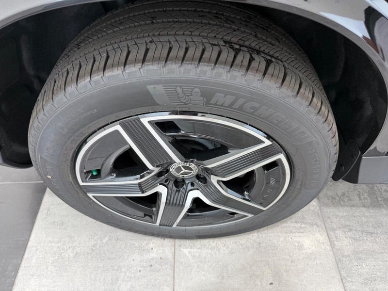 Mercedes-Benz GLC Vehicle Image 3